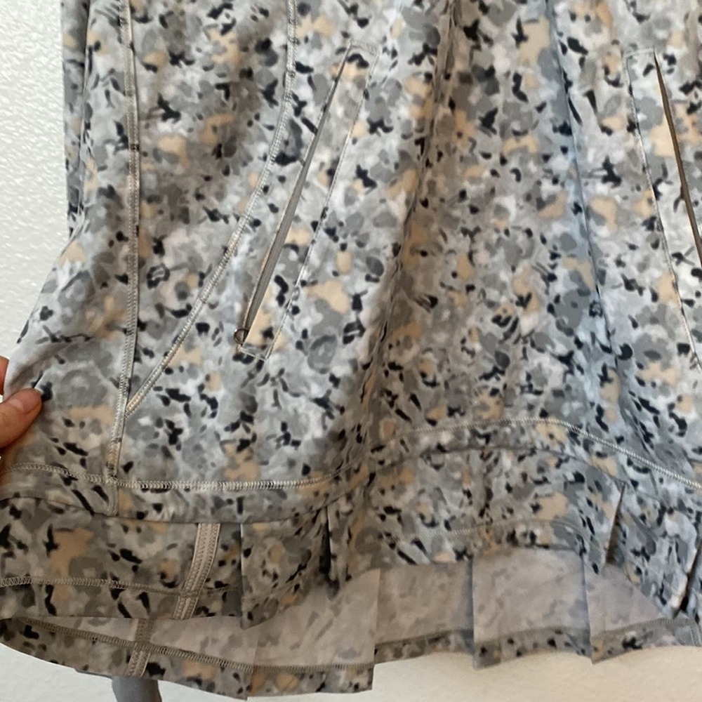 Lululemon Like New Lightened Up 1/4 Zip Pullover in Speckled Silver and Gray - Picture 8 of 14